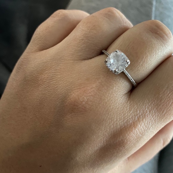 Sterling Silver Ring with Cubic Zirconium center - Picture 6 of 6